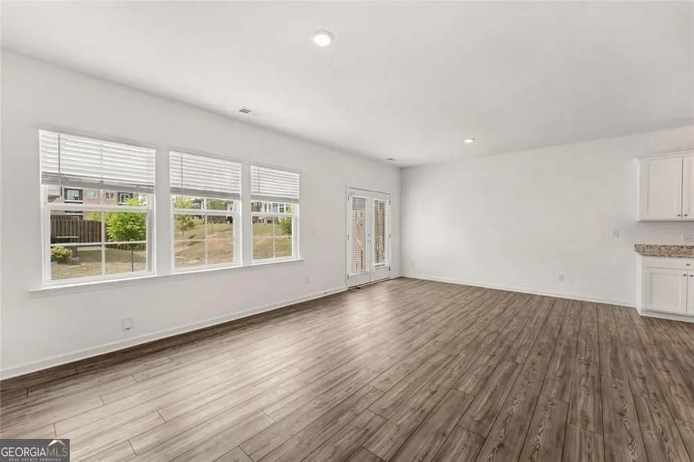 649 Isom WALK Suwanee, GA 30024