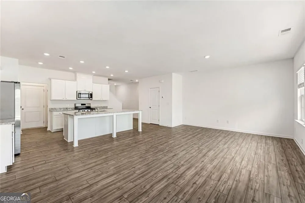 649 Isom WALK Suwanee, GA 30024