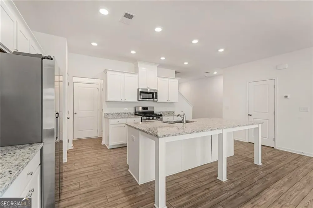 649 Isom WALK Suwanee, GA 30024