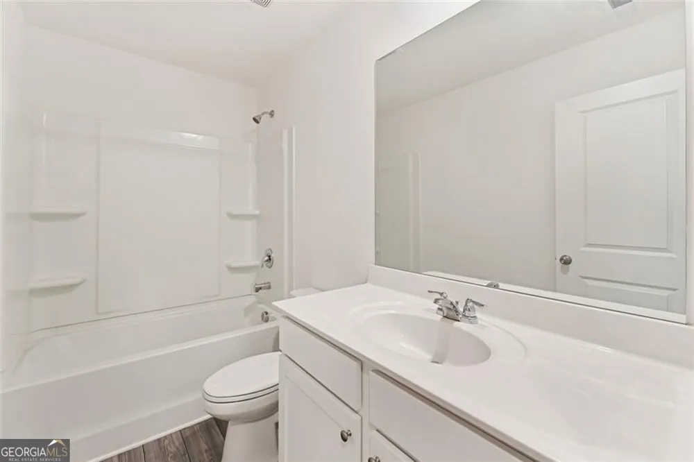 649 Isom WALK Suwanee, GA 30024