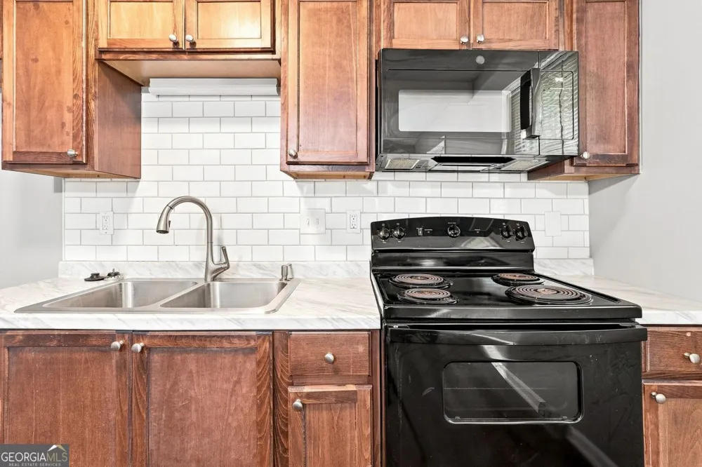1465 E Highpoint DR Douglasville, GA 30134