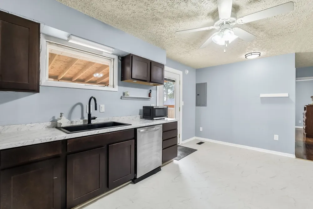 413 Sampson Ave Adairville, KY 42202