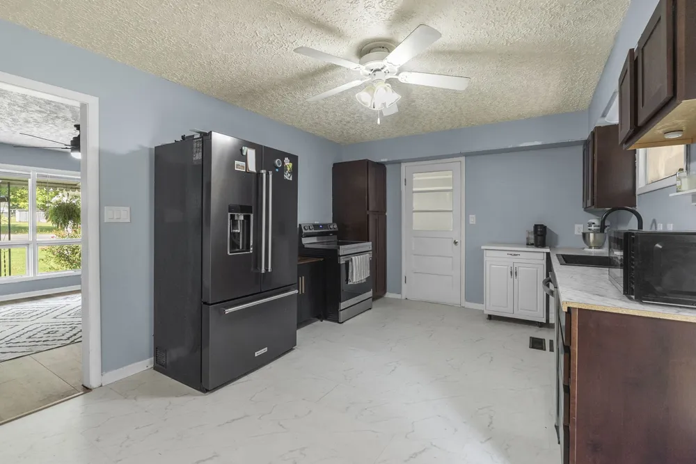 413 Sampson Ave Adairville, KY 42202