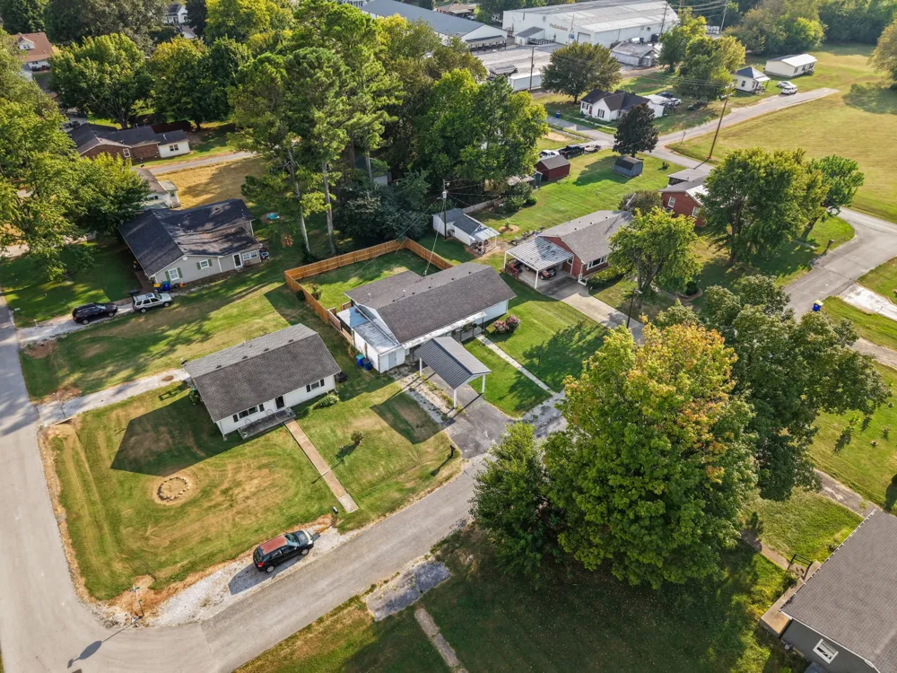 413 Sampson Ave Adairville, KY 42202