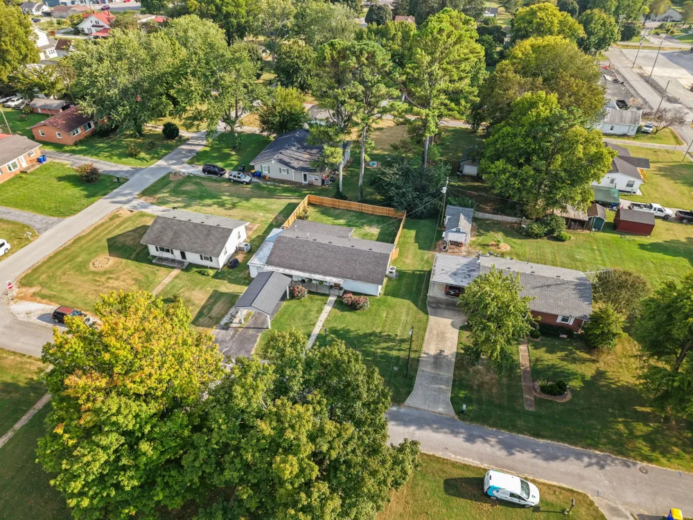 413 Sampson Ave Adairville, KY 42202