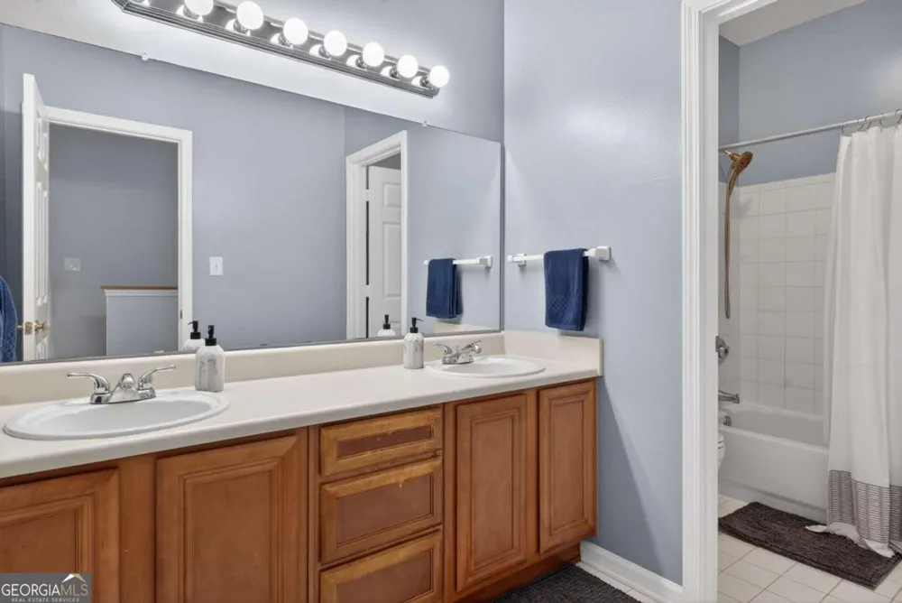 105 Vinings Forest CIR SE Smyrna, GA 30080