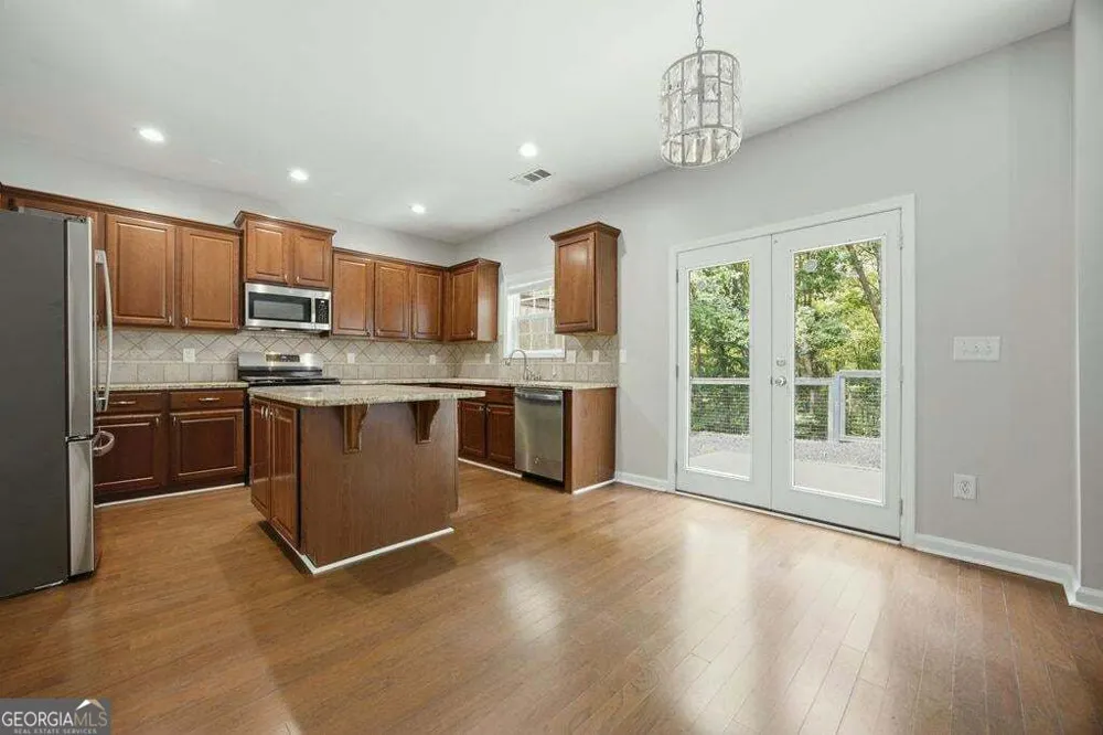 560 Crestmont LN Canton, GA 30114