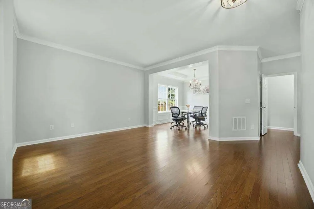 560 Crestmont LN Canton, GA 30114