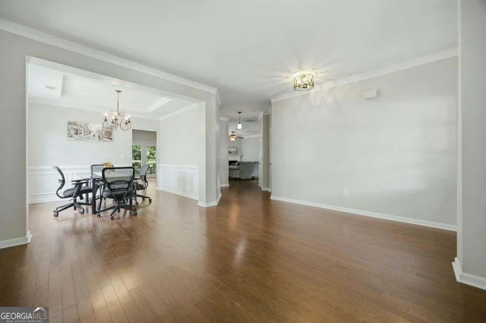 560 Crestmont LN Canton, GA 30114
