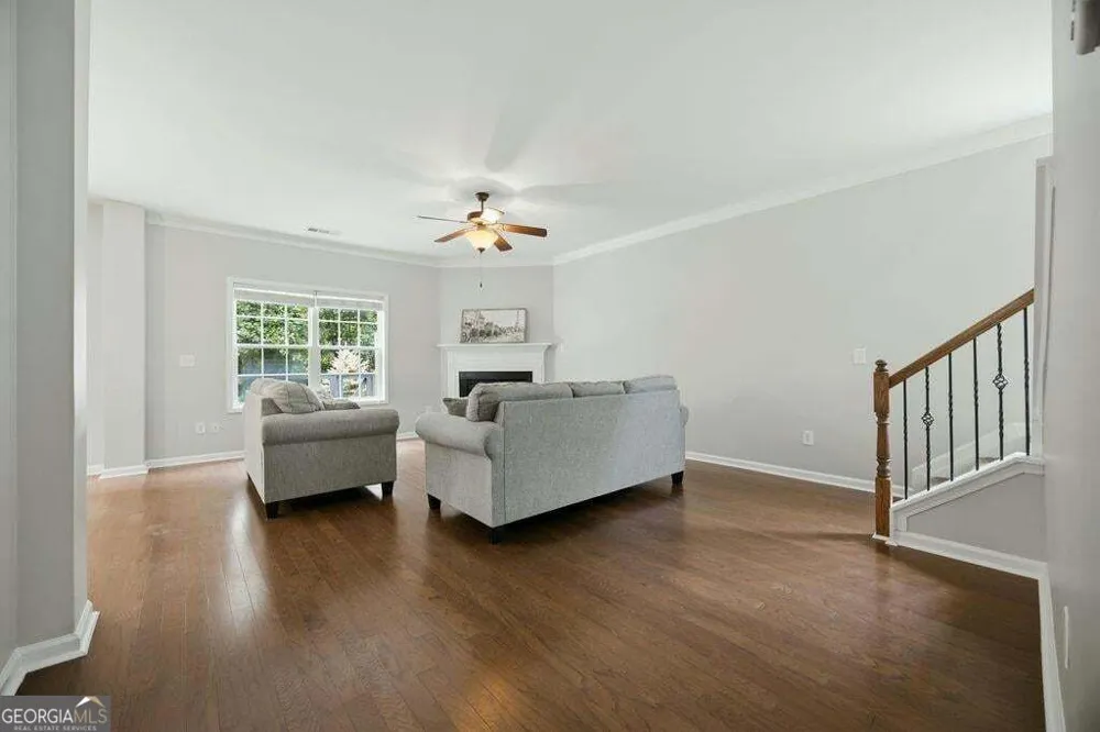 560 Crestmont LN Canton, GA 30114