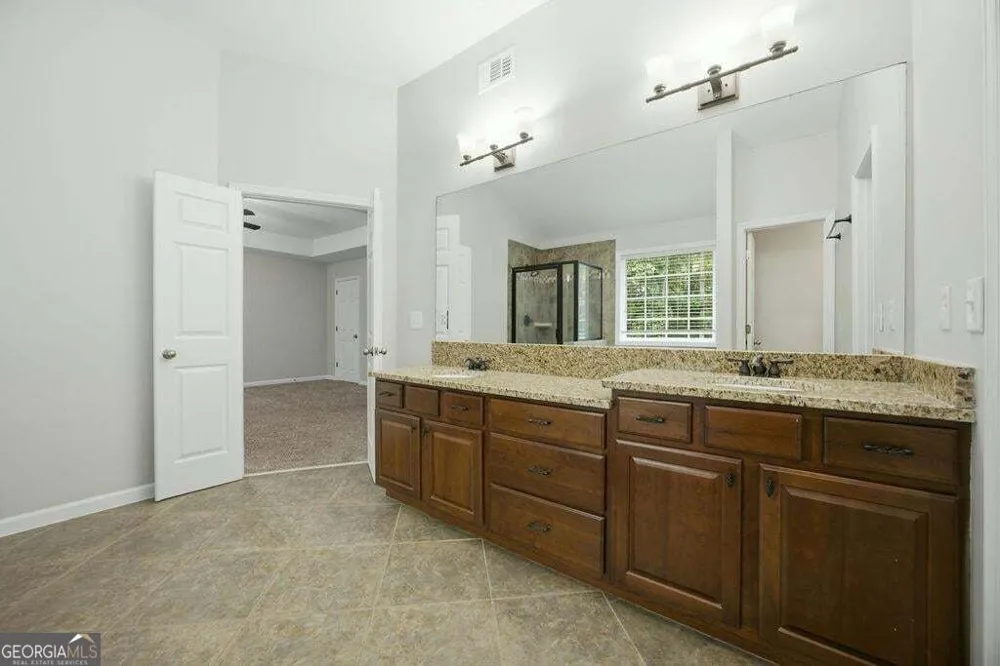 560 Crestmont LN Canton, GA 30114