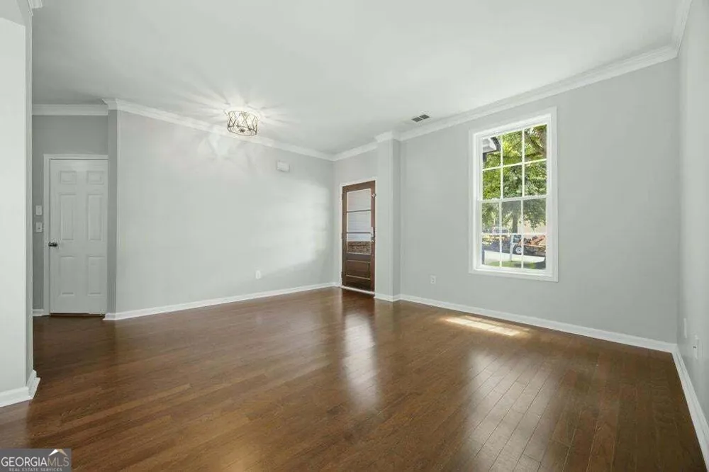 560 Crestmont LN Canton, GA 30114