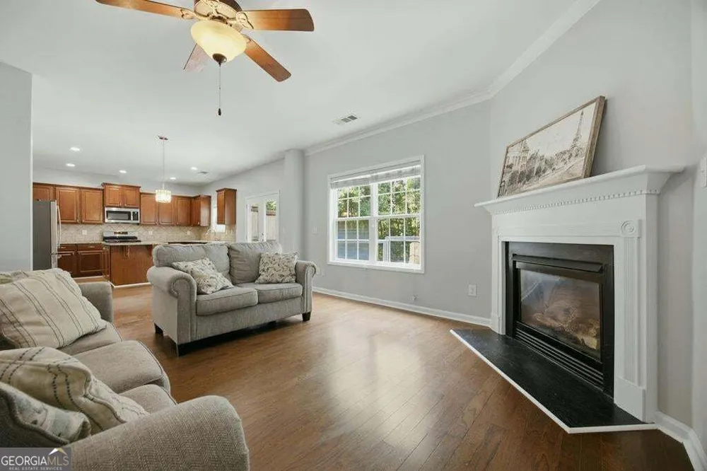 560 Crestmont LN Canton, GA 30114