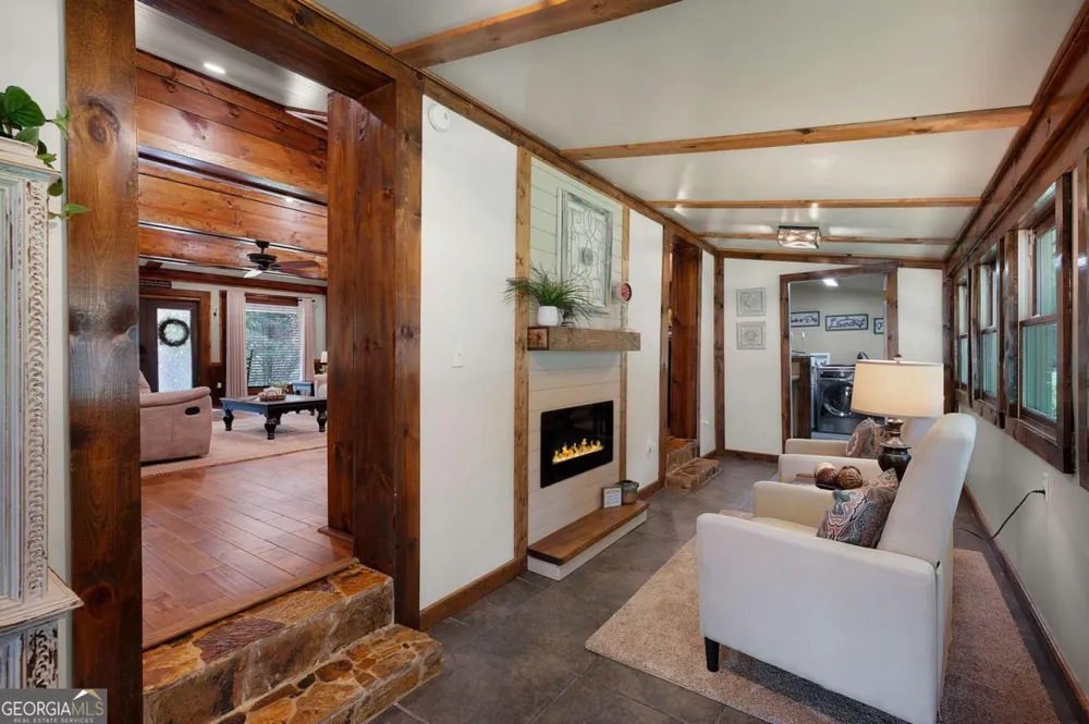2064 Knight RD Ellijay, GA 30540