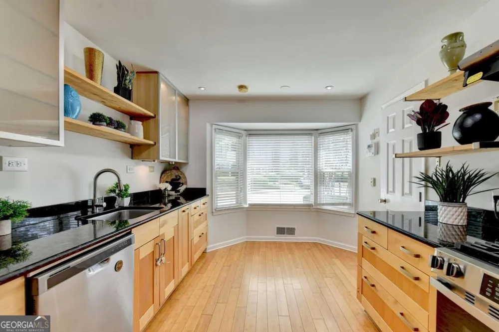 1006 Camden CT Atlanta, GA 30327