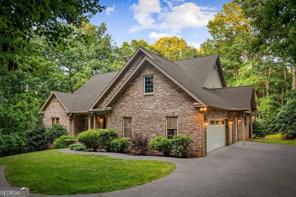 541 Davis RD Blue Ridge, GA 30513