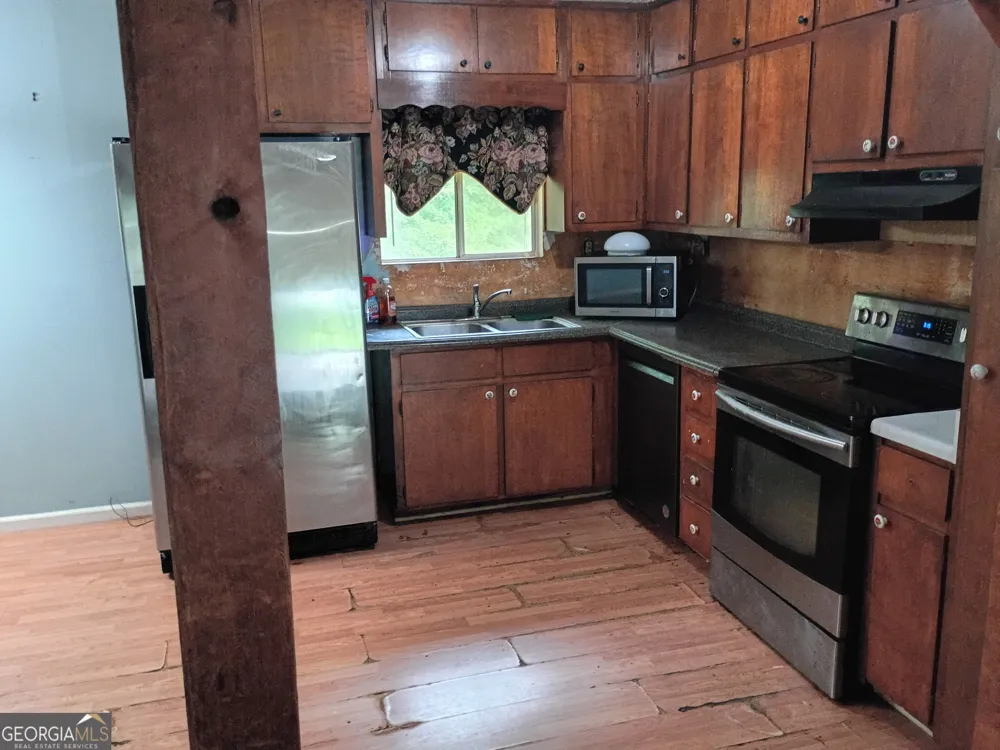 141 Caldwell DR Hampton, GA 30228