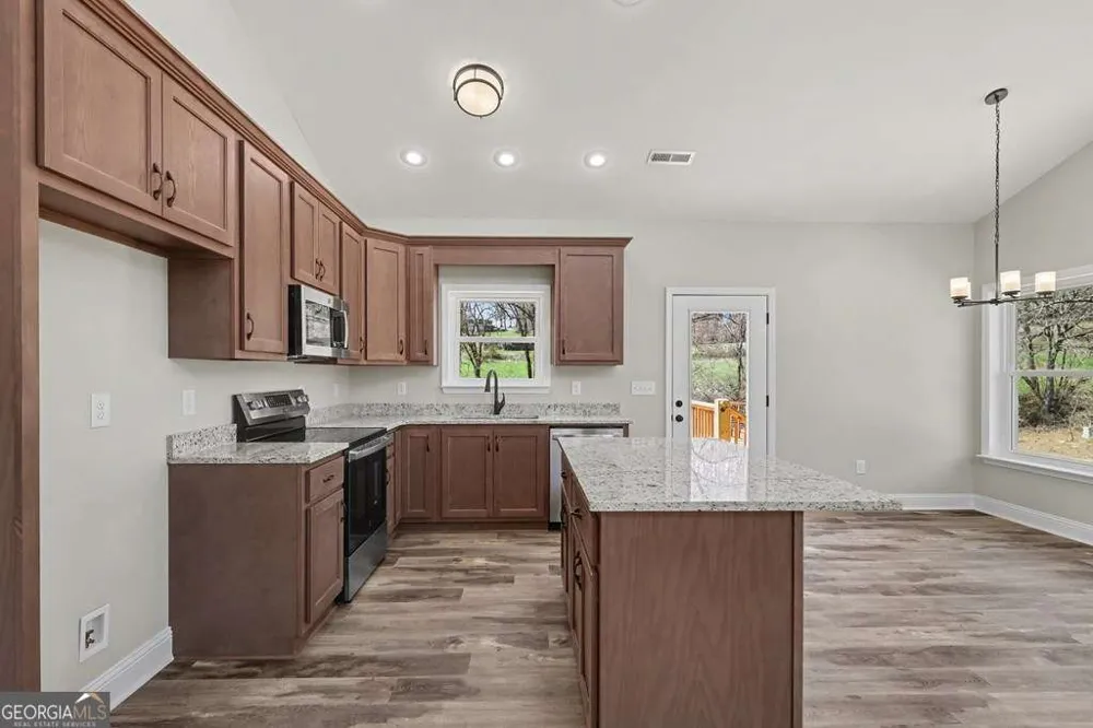 195 Rivers Edge DR Hayesville, NC 28904