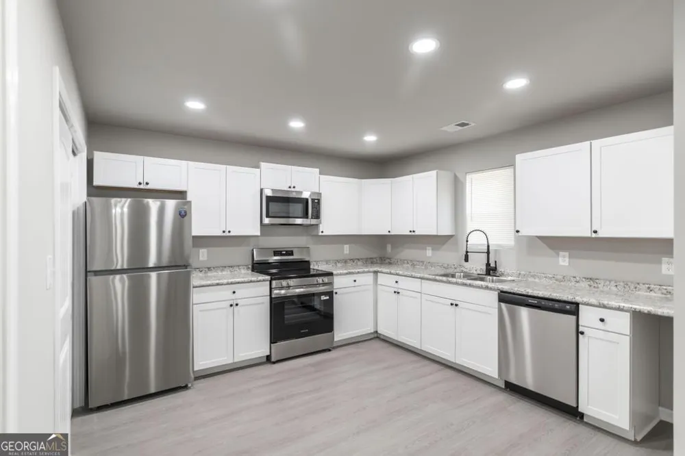 202B West ST Warner Robins, GA 31088
