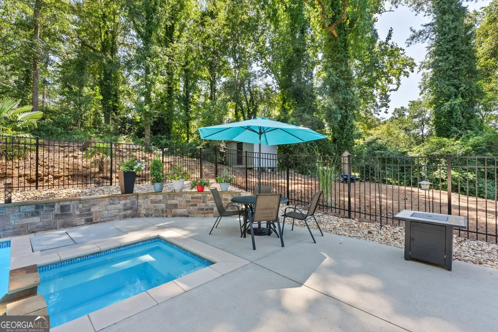 220 Plum Nelly RD Athens, GA 30606