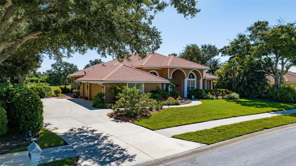8437 EAGLE PRESERVE WAY Sarasota, FL 34241