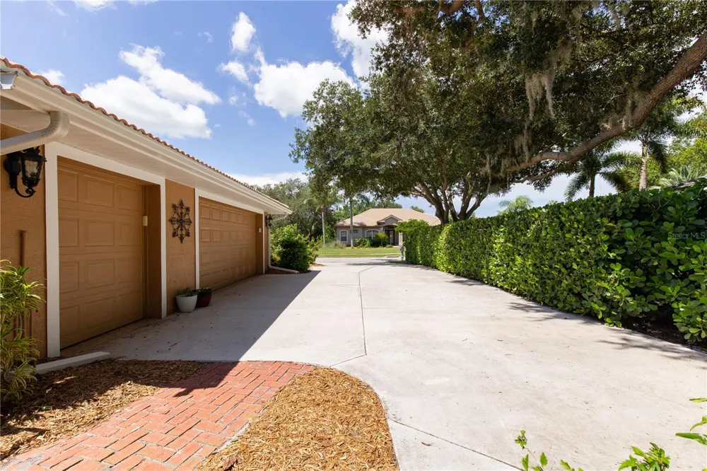 8437 EAGLE PRESERVE WAY Sarasota, FL 34241