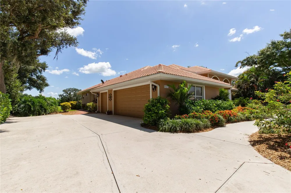 8437 EAGLE PRESERVE WAY Sarasota, FL 34241
