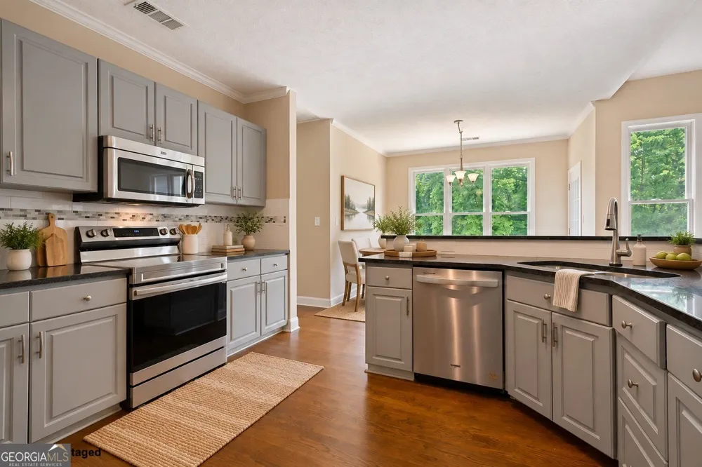 93 Overlook CIR Dawsonville, GA 30534