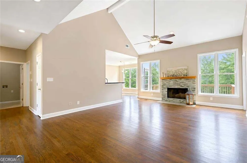 93 Overlook CIR Dawsonville, GA 30534
