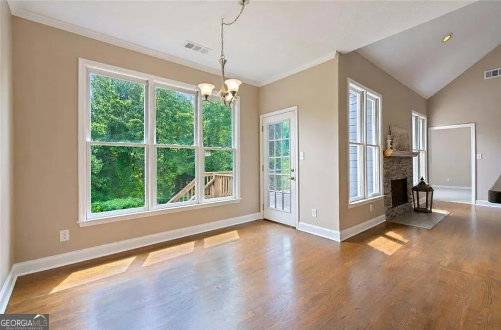 93 Overlook CIR Dawsonville, GA 30534