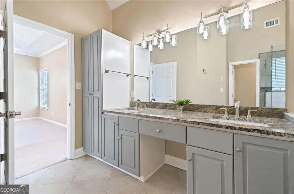 93 Overlook CIR Dawsonville, GA 30534
