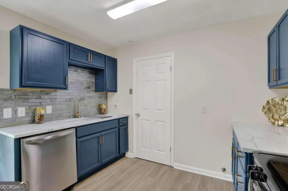 325 Forrest AVE Savannah, GA 31404