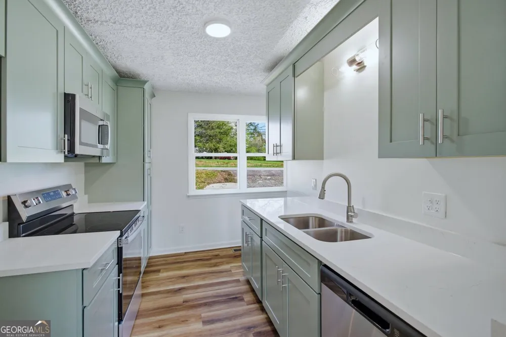16 Rosenwald DR Hampton, GA 30228