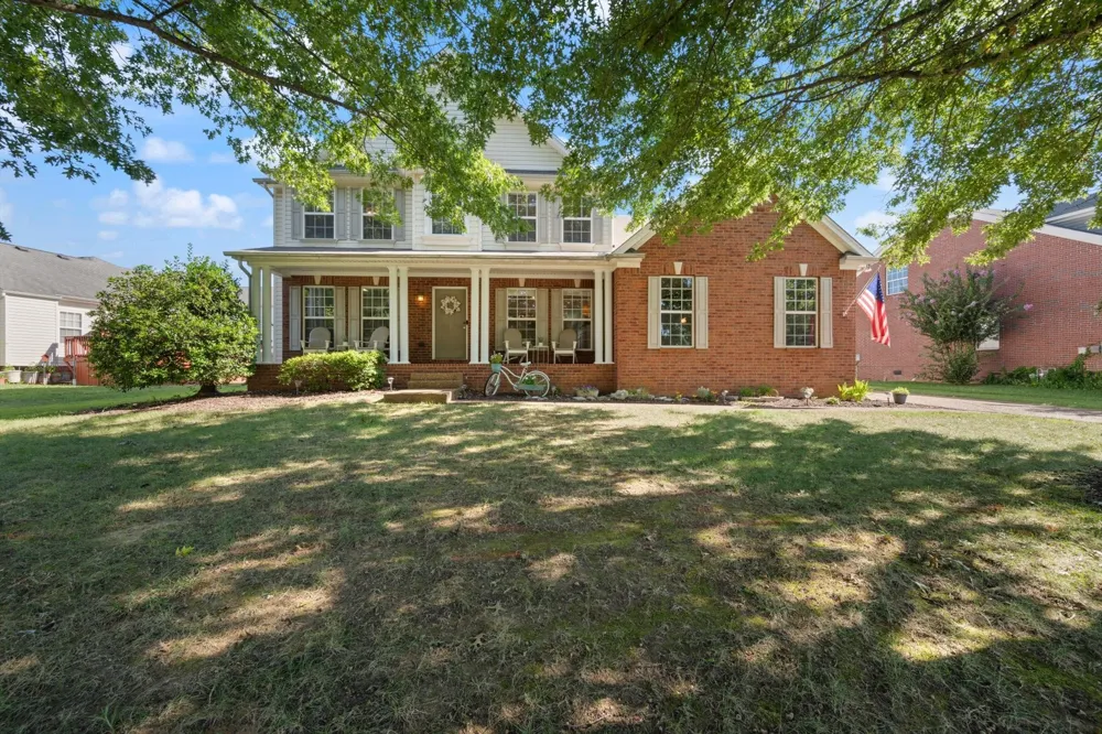 1902 Baileys Trace Dr Spring Hill, TN 37174