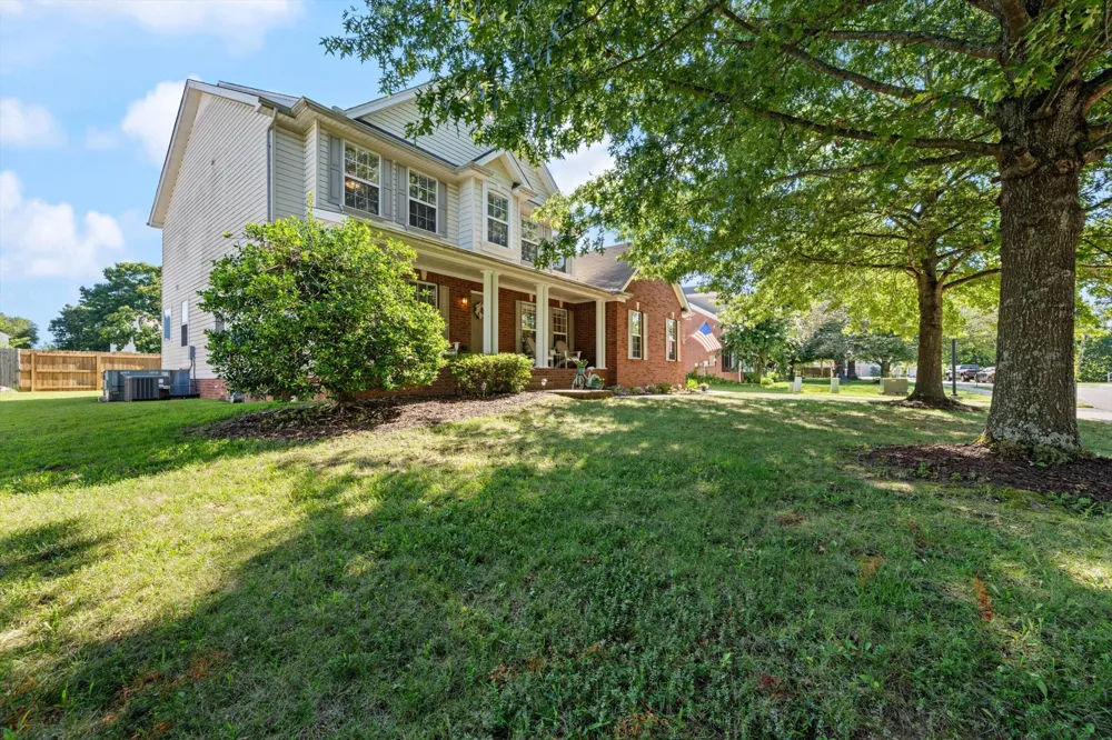 1902 Baileys Trace Dr Spring Hill, TN 37174