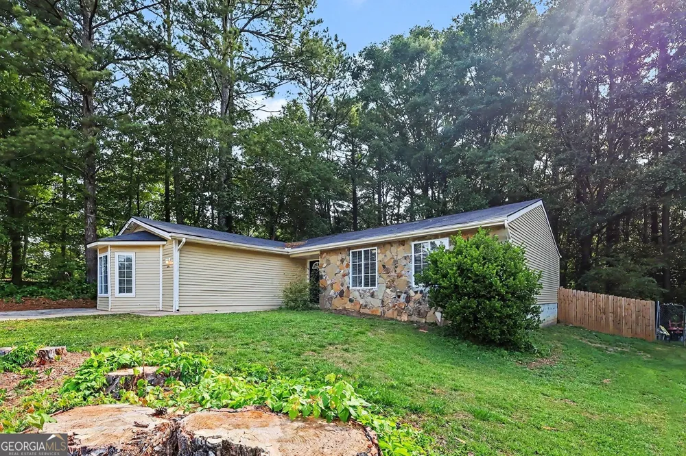 2196 Scarbrough DR Stone Mountain, GA 30088