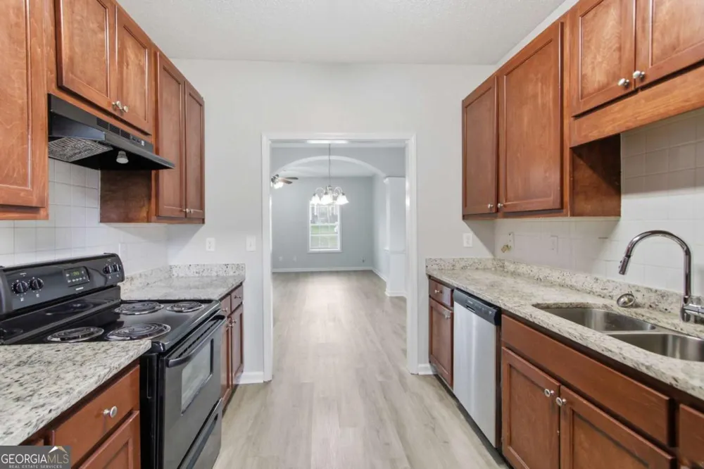 8642 Thomas LN Riverdale, GA 30274
