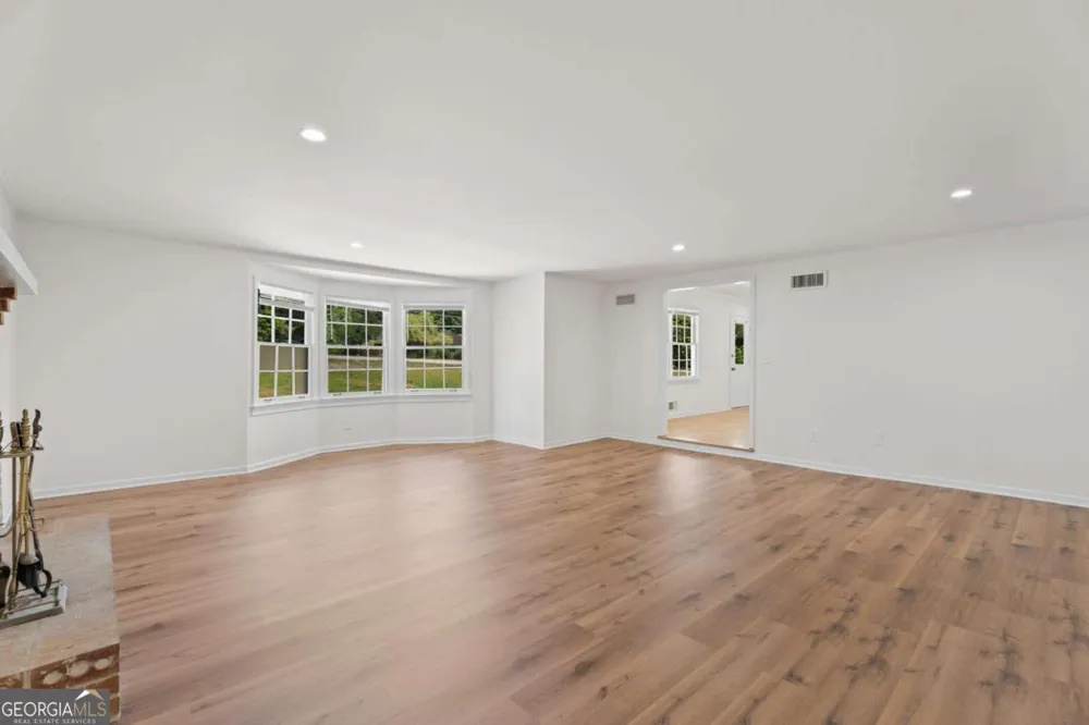 865 Old Tucker RD Stone Mountain, GA 30087