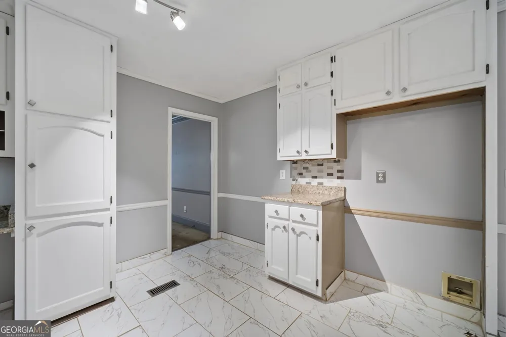 1875 Oak RD Snellville, GA 30078