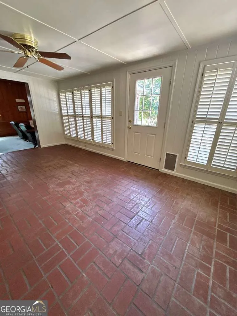 1702 Slack DR Tifton, GA 31793
