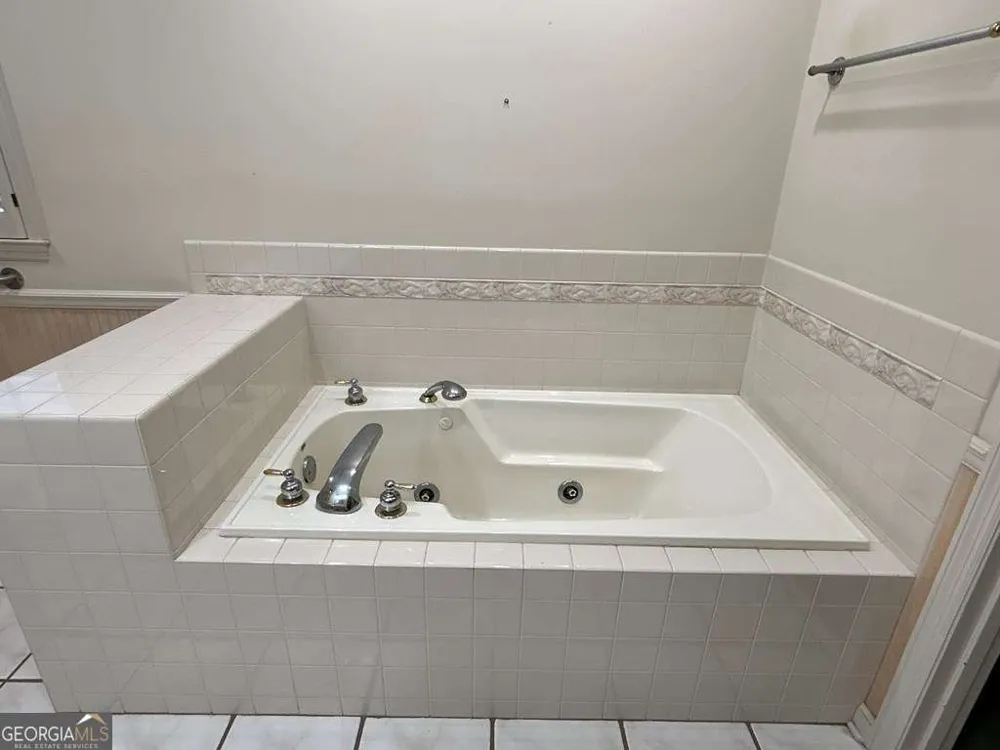 1702 Slack DR Tifton, GA 31793