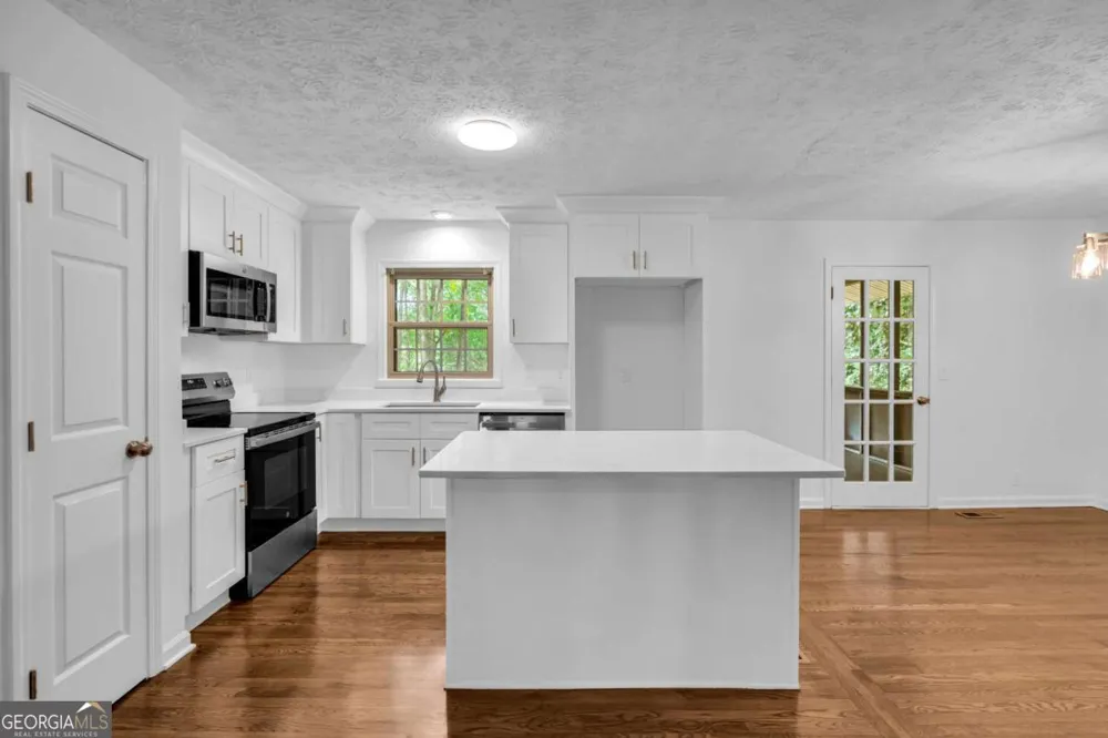 6193 Pine LN Douglasville, GA 30135