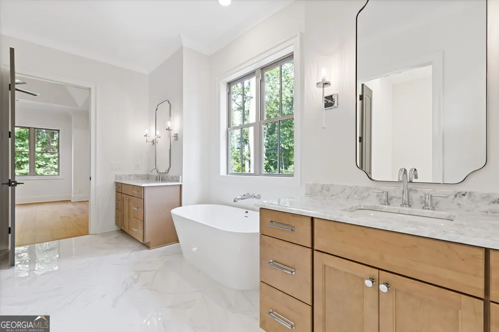 5416 Planting Field LN Flowery Branch, GA 30542