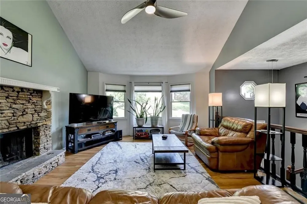 6224 Ivy Springs DR Flowery Branch, GA 30542