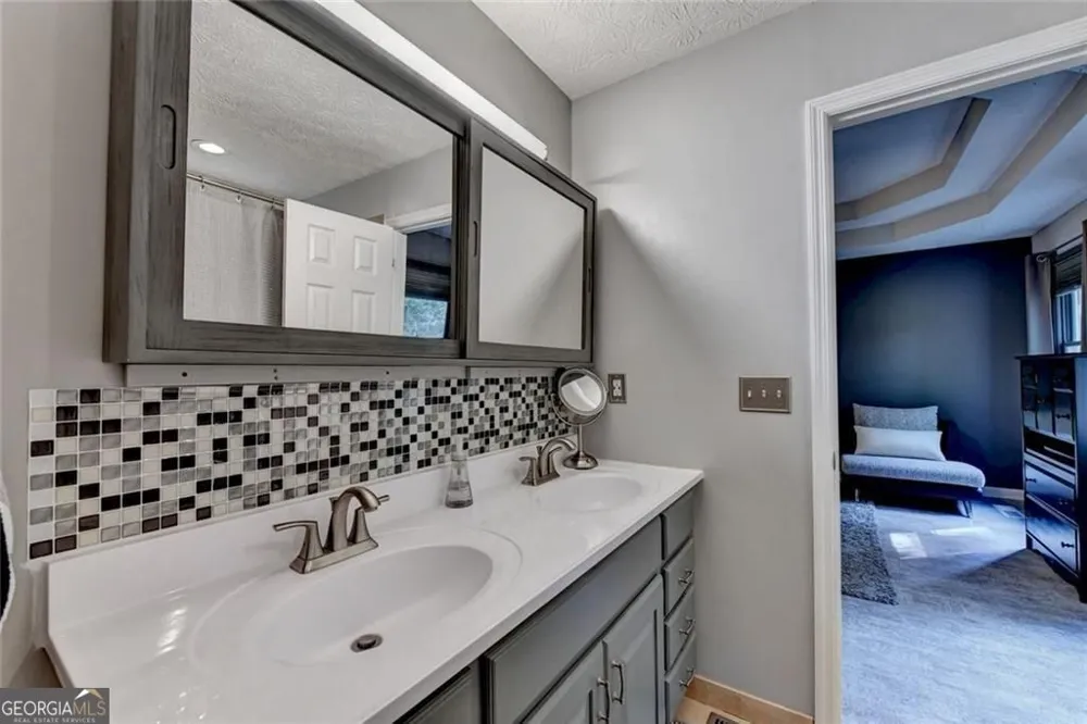 6224 Ivy Springs DR Flowery Branch, GA 30542