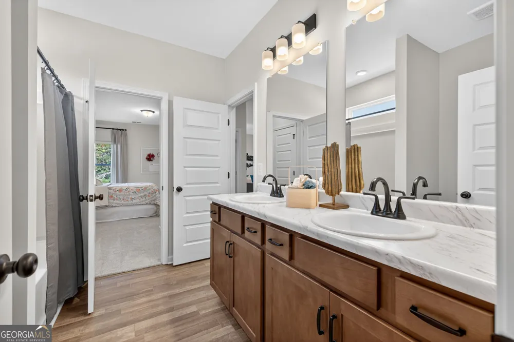 329 Bud ST Hoschton, GA 30548