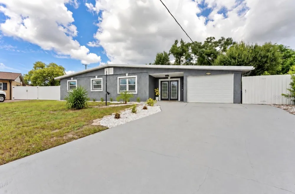 5208 ANSLEY CIRCLE Tampa, FL 33610