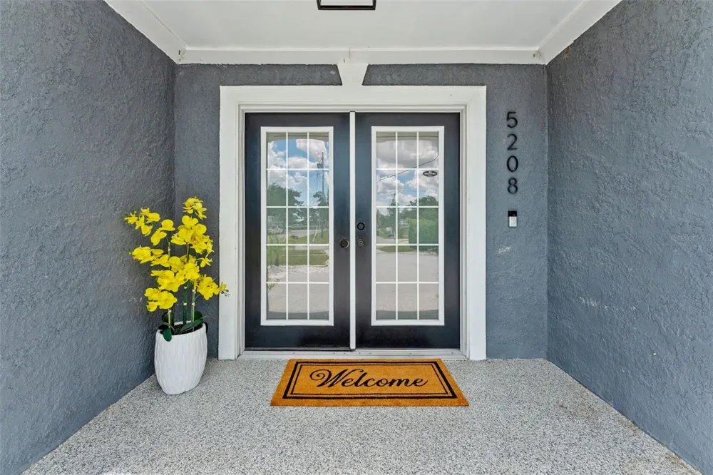 5208 ANSLEY CIRCLE Tampa, FL 33610