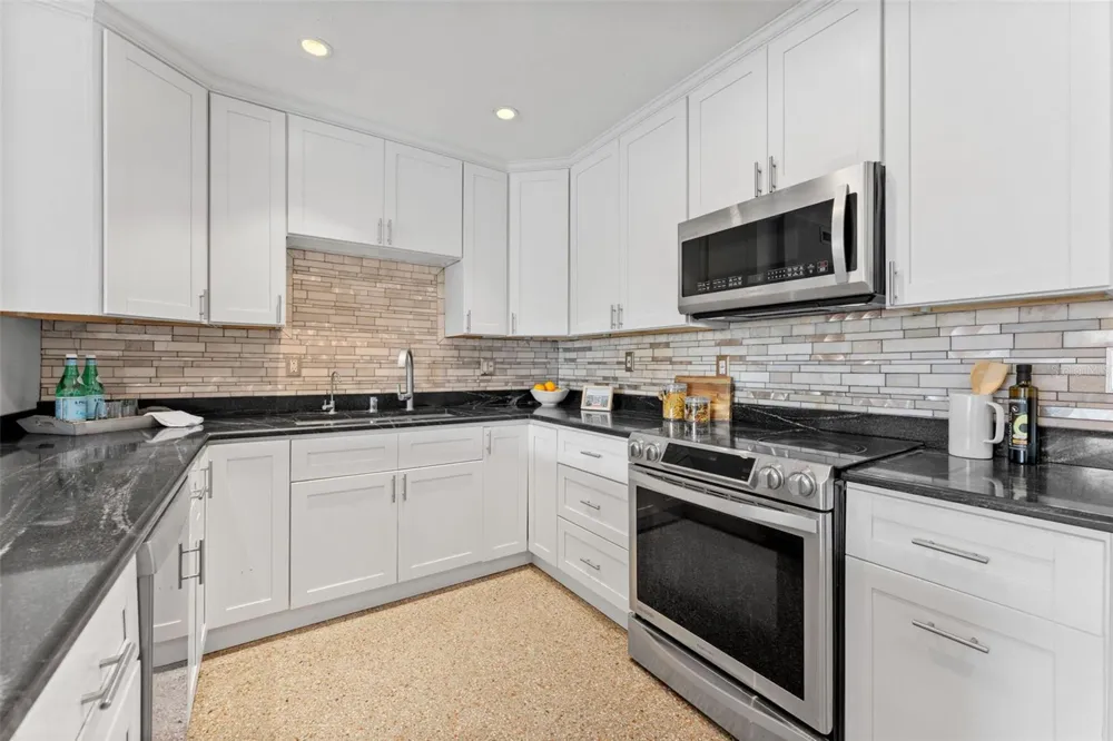 5208 ANSLEY CIRCLE Tampa, FL 33610