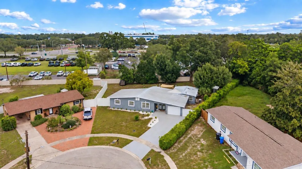 5208 ANSLEY CIRCLE Tampa, FL 33610
